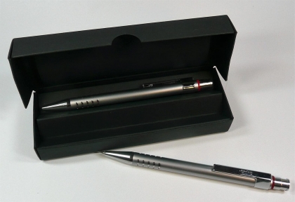 Kugelschreiber und Bleistift im Etui